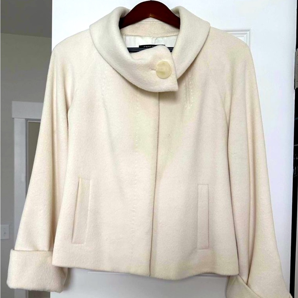 Etcetera brand. Cropped ivory jacket. Size 4